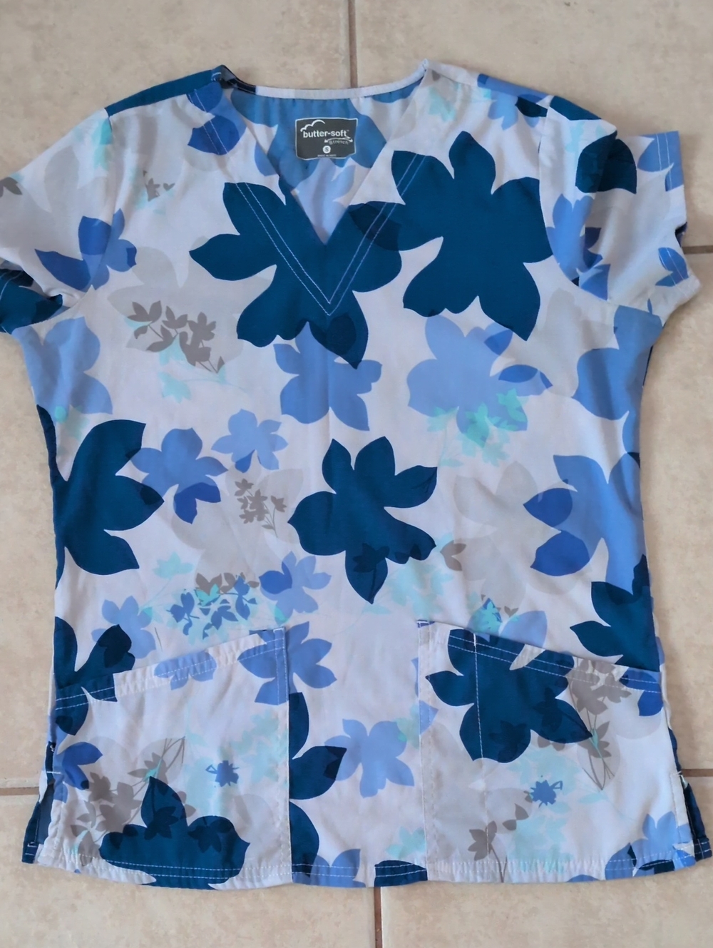 Buttersoft Blue Floral Scrub Top Size Small